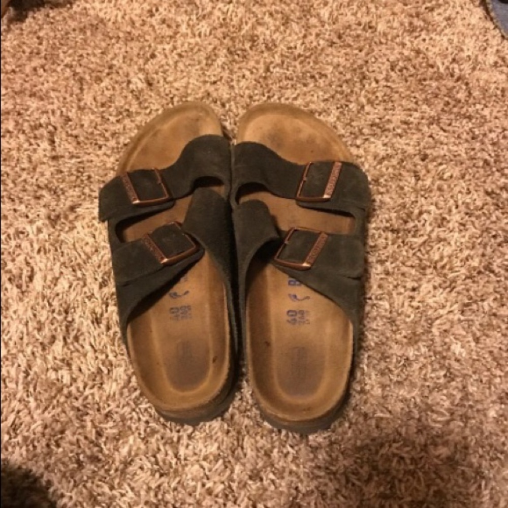 BIRKENSTOCK SIZE 40!!